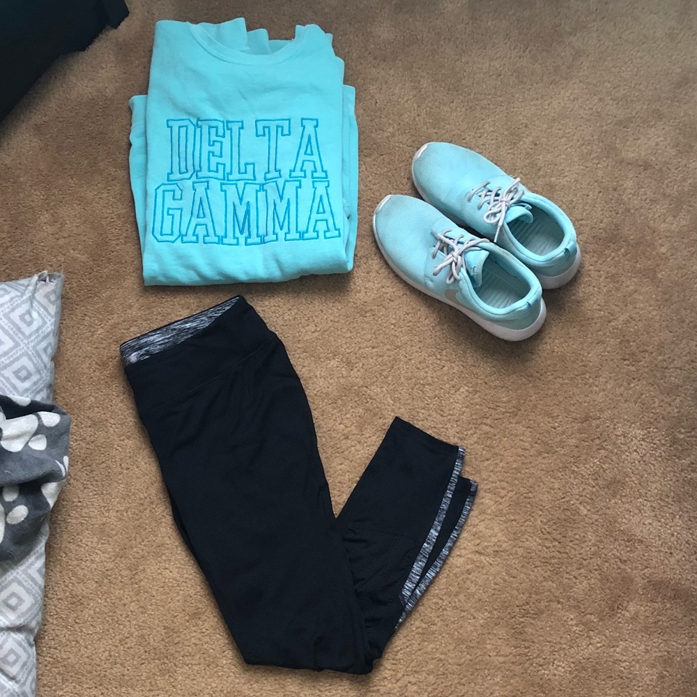 Black and gray leggings